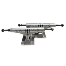 Cargar imagen en el visor de la galería, Trucks Titan