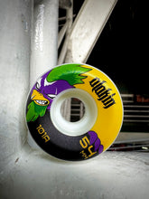 Cargar imagen en el visor de la galería, Llantas Alakin Gallo Enojado 54MM