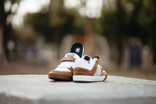 Cargar imagen en el visor de la galería, Husky Blanco Camel