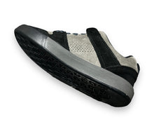 Cargar imagen en el visor de la galería, Husky Negro Gris