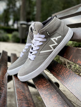 Cargar imagen en el visor de la galería, Alpha Gris