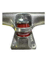 Cargar imagen en el visor de la galería, Trucks thunder
