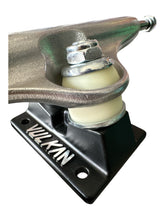Cargar imagen en el visor de la galería, Trucks Vulkan Punk

