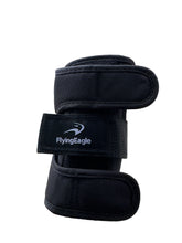 Cargar imagen en el visor de la galería, Protecciones Para Muñeca Flying Eagle
