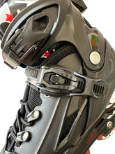 Cargar imagen en el visor de la galería, Patines en línea marca sweet rocket incluye kit de protecciones
