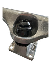 Cargar imagen en el visor de la galería, Trucks Independent Pro Model Reynolds
