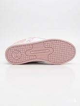 Cargar imagen en el visor de la galería, Court Graffik Peach Parfait
