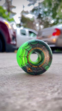 Cargar y reproducir el video en el visor de la galería, Llantas Alakin Telaraña 54MM
